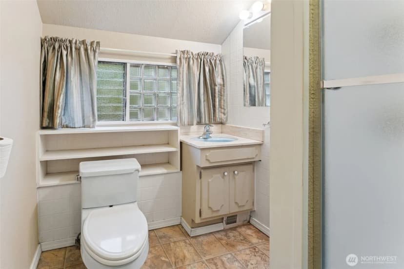 Property photo for 16051 21st Avenue Sw, Burien photo 13