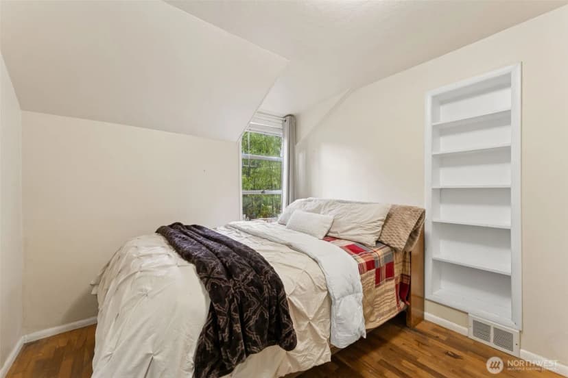 Property photo for 16051 21st Avenue Sw, Burien photo 12