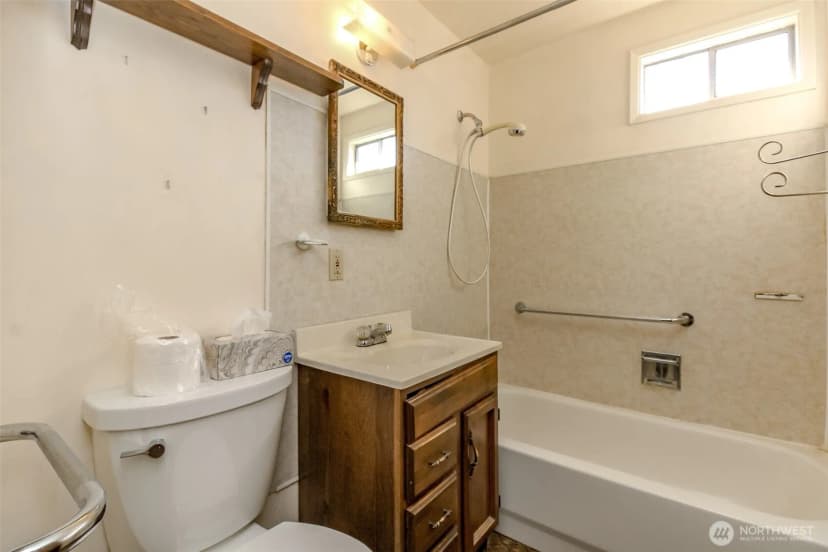 Property photo for 1323 Sw 113th Street, Seattle photo 16