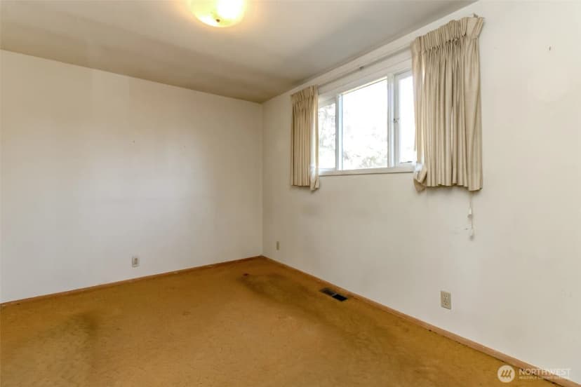 Property photo for 1323 Sw 113th Street, Seattle photo 7