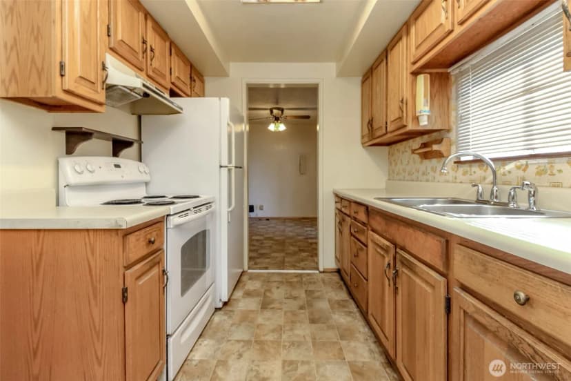 Property photo for 1323 Sw 113th Street, Seattle photo 17