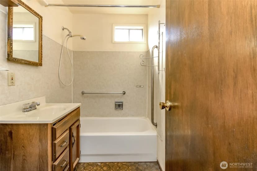 Property photo for 1323 Sw 113th Street, Seattle photo 15