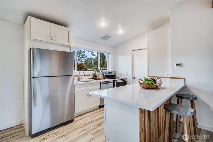 Property photo for 8110 Leschi Road Sw, Lakewood photo 12