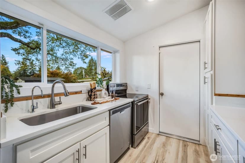 Property photo for 8110 Leschi Road Sw, Lakewood photo 13