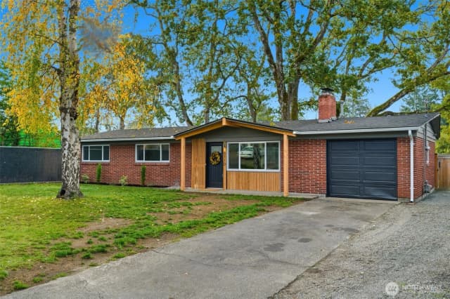 Property photo for 8110 Leschi Road Sw, Lakewood photo 2