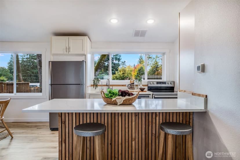 Property photo for 8110 Leschi Road Sw, Lakewood photo 11