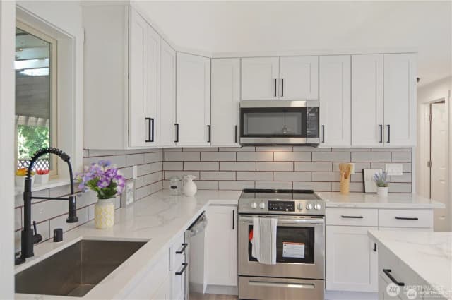 Property photo for 15425 25th Avenue E, Tacoma photo 5