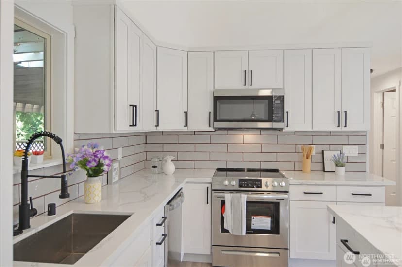 Property photo for 15425 25th Avenue E, Tacoma photo 5