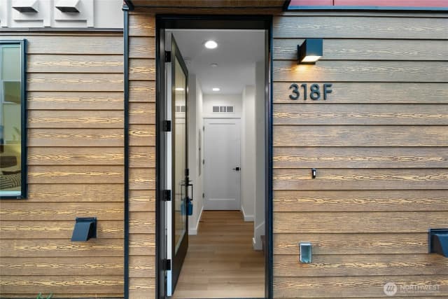 Property photo for 318 F Bellevue Avenue E, Seattle photo 2