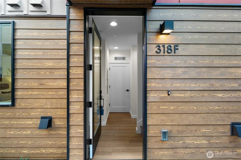 Property photo for 318 F Bellevue Avenue E, Seattle photo 2