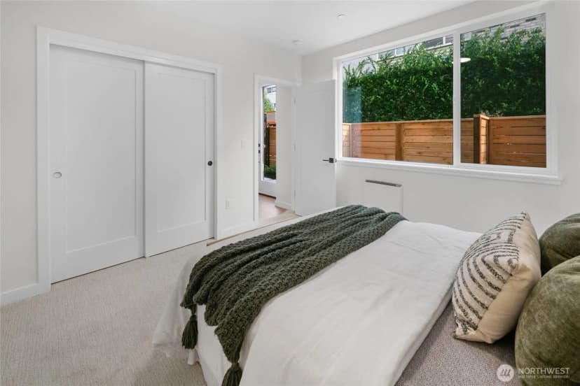 Property photo for 318 F Bellevue Avenue E, Seattle photo 18