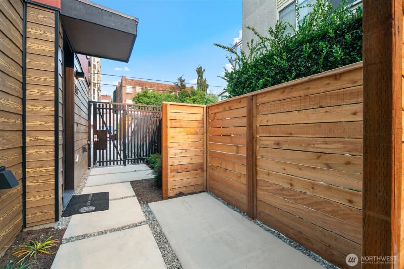 Property photo for 318 F Bellevue Avenue E, Seattle photo 25