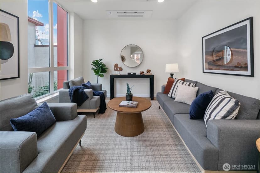 Property photo for 318 F Bellevue Avenue E, Seattle photo 8