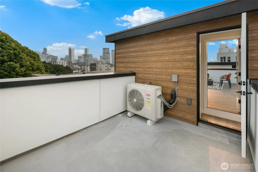 Property photo for 318 F Bellevue Avenue E, Seattle photo 24