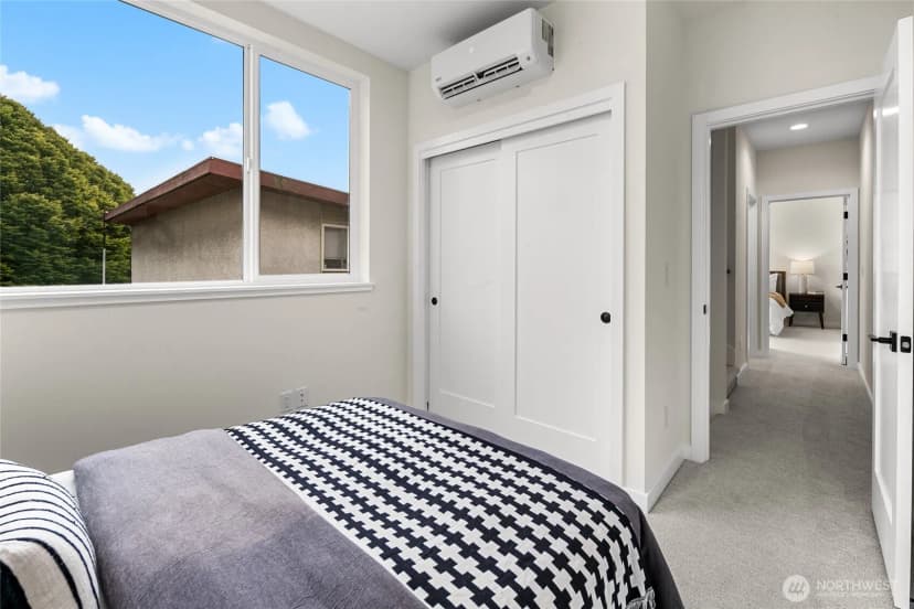 Property photo for 318 F Bellevue Avenue E, Seattle photo 16