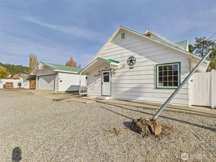 Property photo for 124 W 9th, Republic photo 16