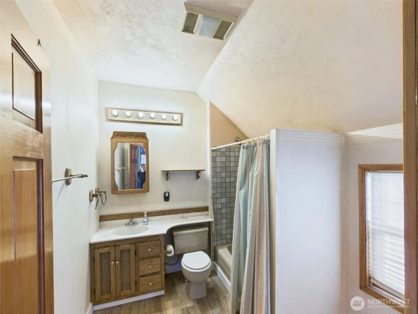 Property photo for 124 W 9th, Republic photo 15
