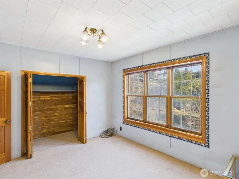 Property photo for 124 W 9th, Republic photo 12