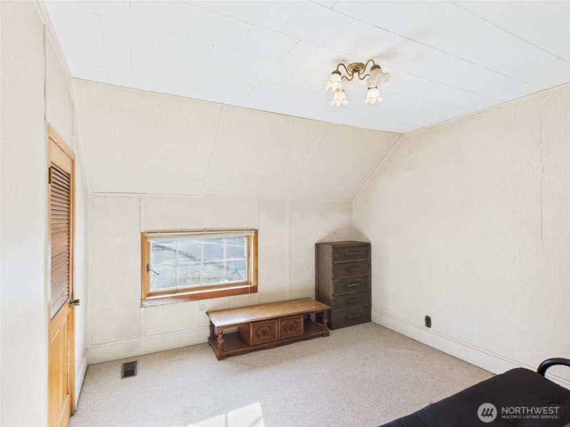 Property photo for 124 W 9th, Republic photo 14