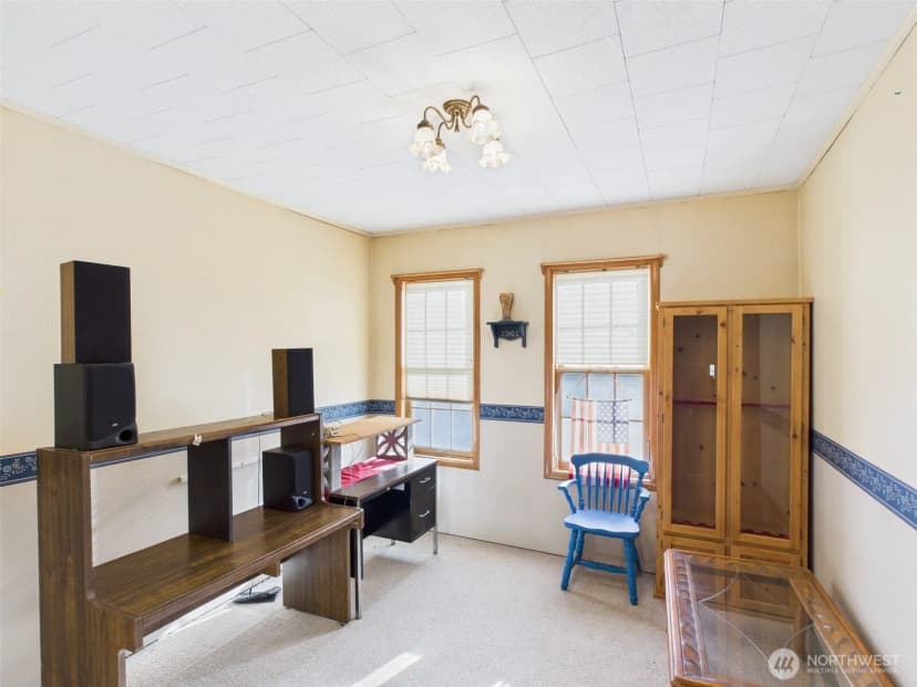 Property photo for 124 W 9th, Republic photo 13
