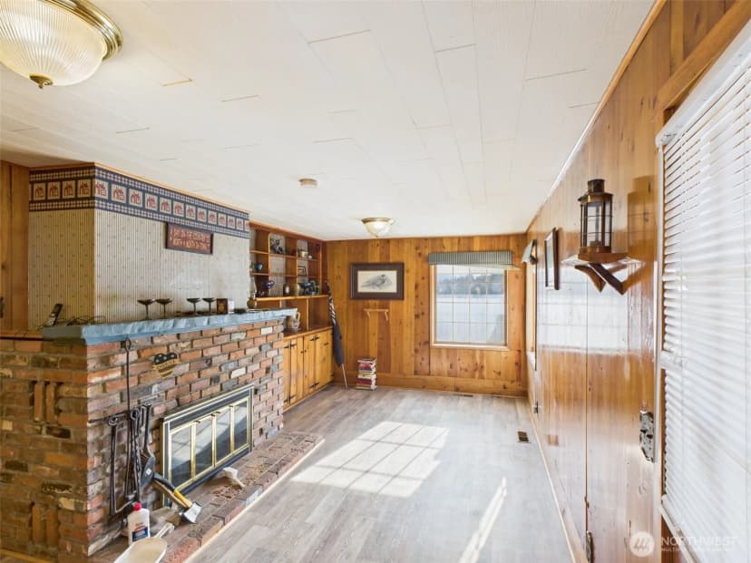 Property photo for 124 W 9th, Republic photo 7