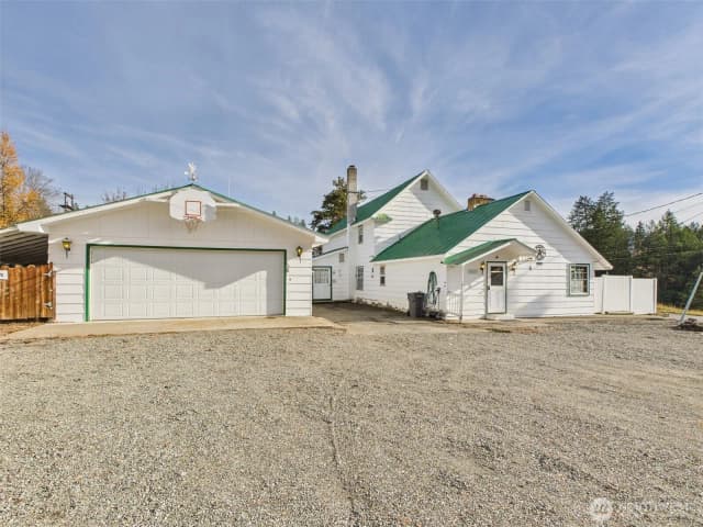 Property photo for 124 W 9th, Republic