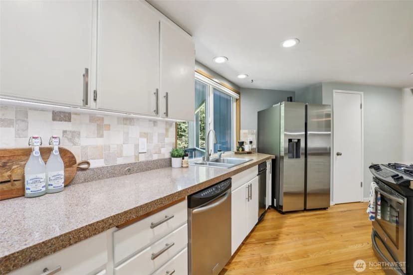 Property photo for 128 Sw 208th St, Normandy Park photo 11