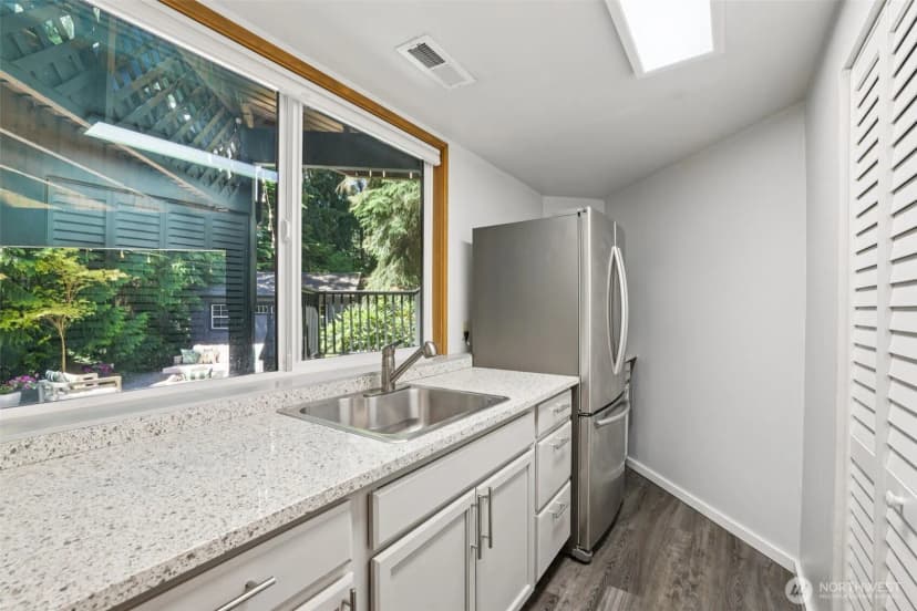 Property photo for 128 Sw 208th St, Normandy Park photo 27