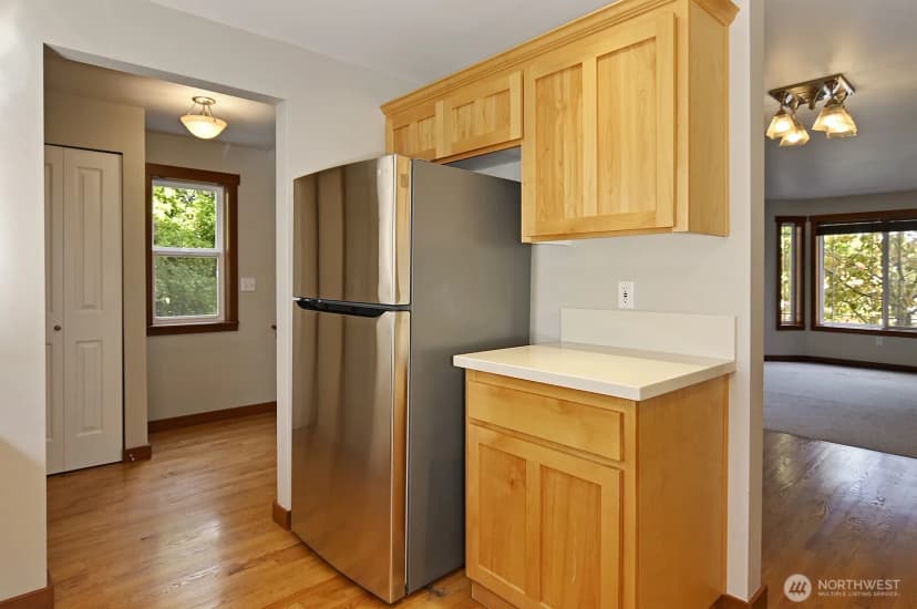 Property photo for 12307 B Roosevelt Way Ne #b, Seattle photo 11