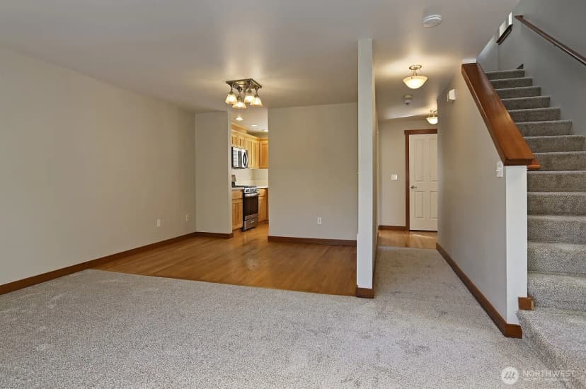 Property photo for 12307 B Roosevelt Way Ne #b, Seattle photo 6