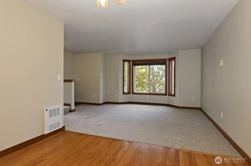 Property photo for 12307 B Roosevelt Way Ne #b, Seattle photo 8