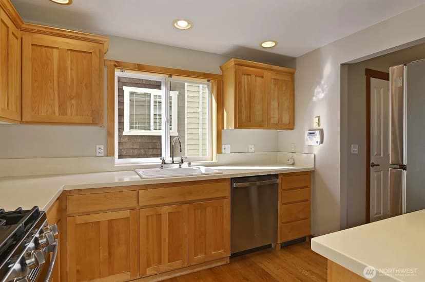 Property photo for 12307 B Roosevelt Way Ne #b, Seattle photo 10
