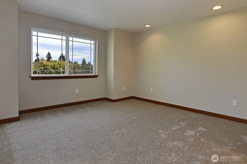 Property photo for 12307 B Roosevelt Way Ne #b, Seattle photo 12