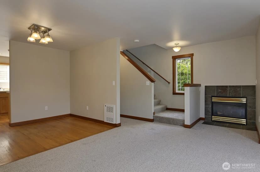 Property photo for 12307 B Roosevelt Way Ne #b, Seattle photo 7