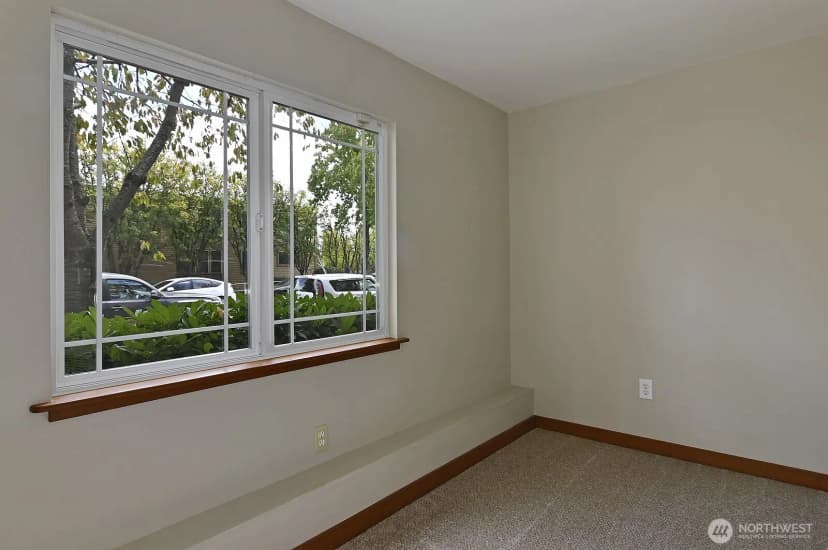 Property photo for 12307 B Roosevelt Way Ne #b, Seattle photo 3