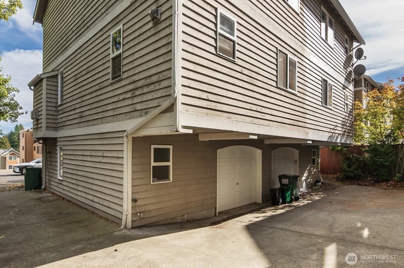 Property photo for 12307 B Roosevelt Way Ne #b, Seattle photo 17