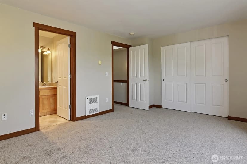 Property photo for 12307 B Roosevelt Way Ne #b, Seattle photo 13