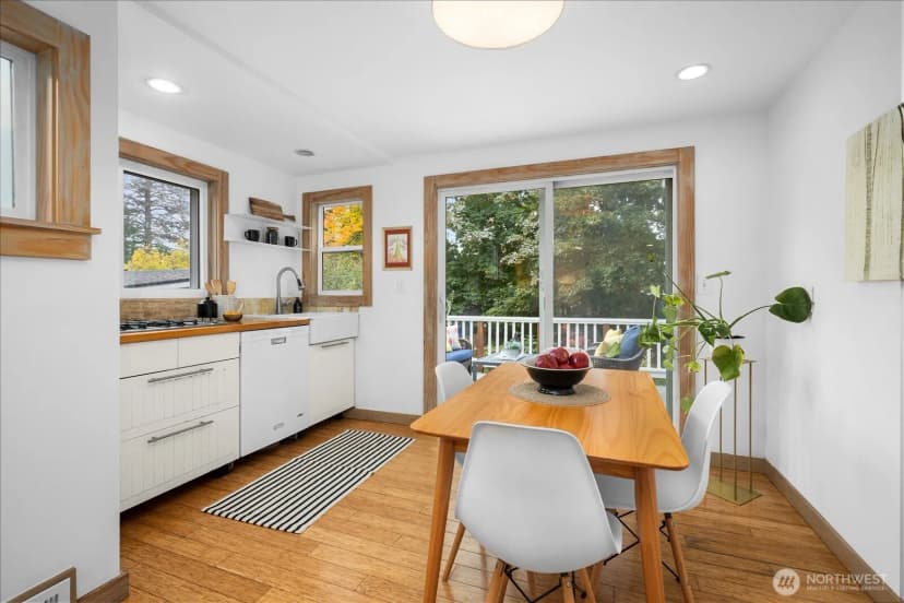 Property photo for 13741 37th Avenue Ne, Seattle photo 12