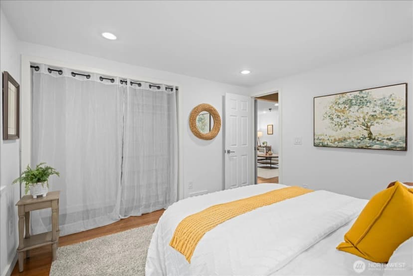 Property photo for 13741 37th Avenue Ne, Seattle photo 16