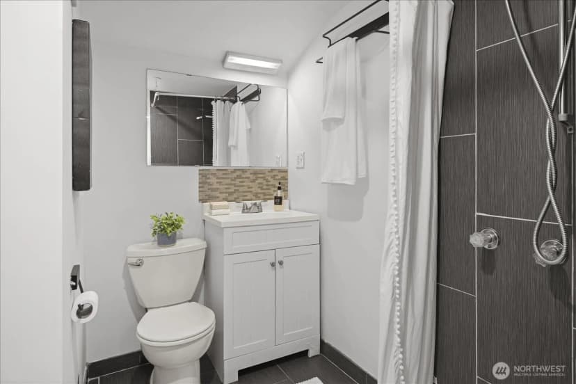 Property photo for 13741 37th Avenue Ne, Seattle photo 27