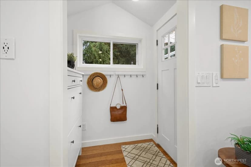 Property photo for 13741 37th Avenue Ne, Seattle photo 3