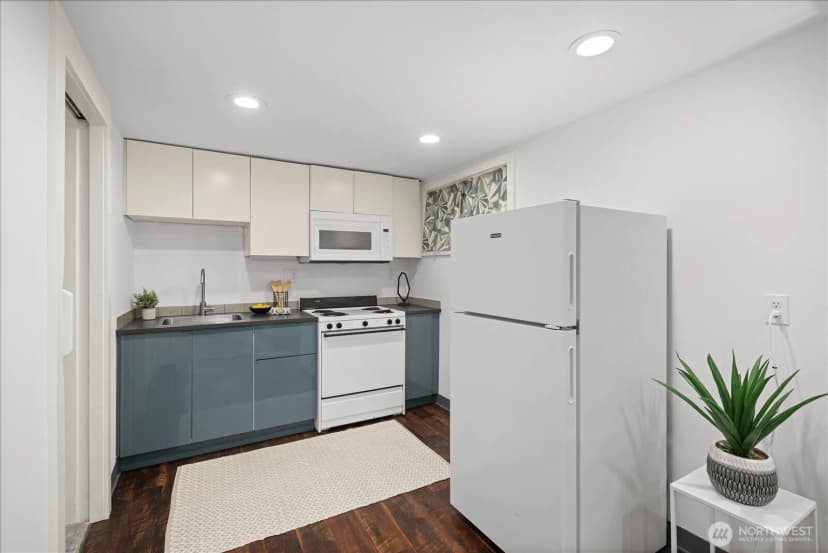 Property photo for 13741 37th Avenue Ne, Seattle photo 24
