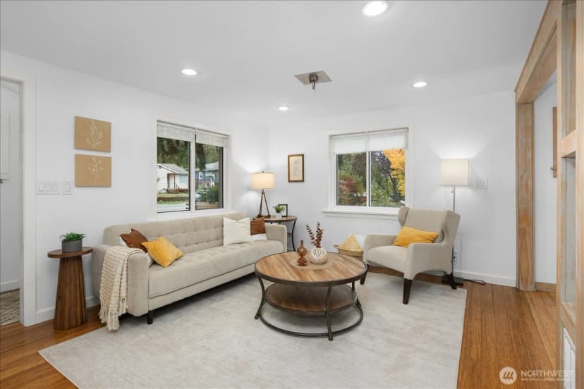 Property photo for 13741 37th Avenue Ne, Seattle photo 4