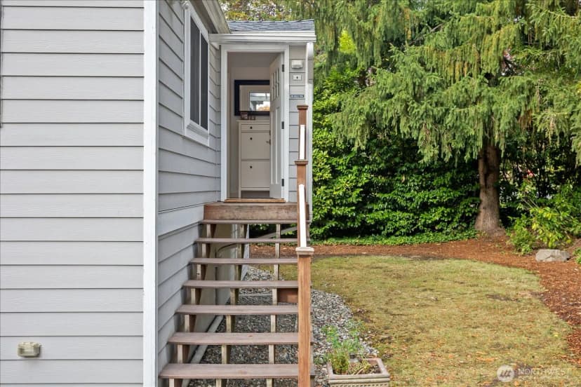 Property photo for 13741 37th Avenue Ne, Seattle photo 2