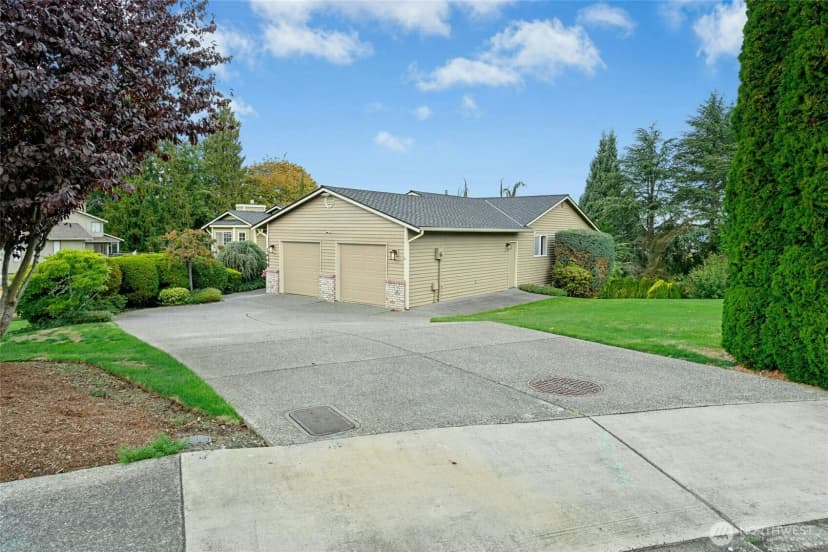 Property photo for 2480 Viewcrest Avenue, Everett photo 2