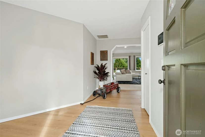 Property photo for 2480 Viewcrest Avenue, Everett photo 6