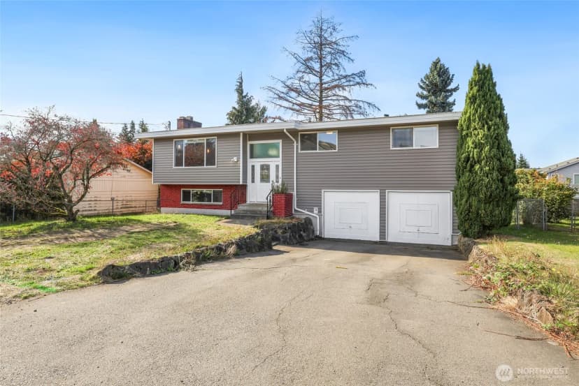 Property photo for 17657 111th Avenue Se, Renton photo 2