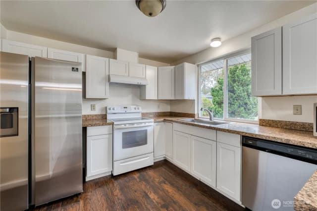 Property photo for 3321 88th Street S, Lakewood photo 4