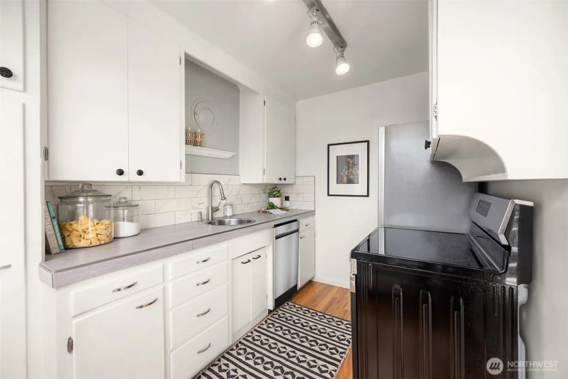 Property photo for 530 W Olympic Place #406, Seattle photo 7