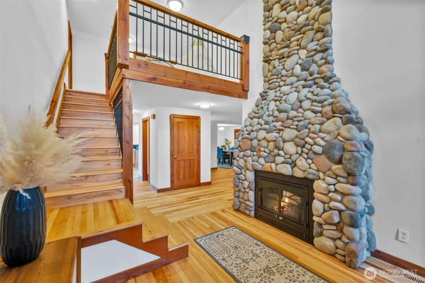 Property photo for 15919 Ne 191st Street, Woodinville photo 4